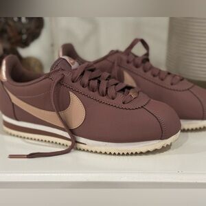 Nike Classic Cortez Leather Shoes AV4618 200 Women